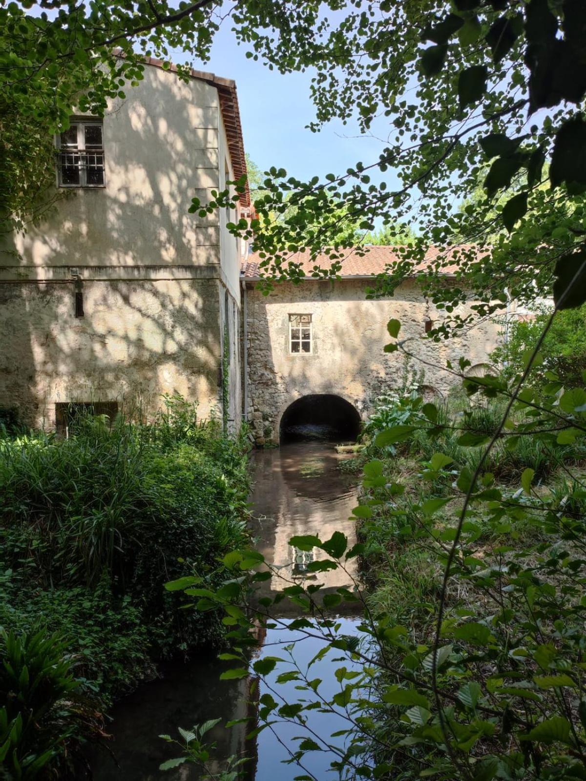 Chambre D'Hotes Le Moulin De Moulis Exterior foto